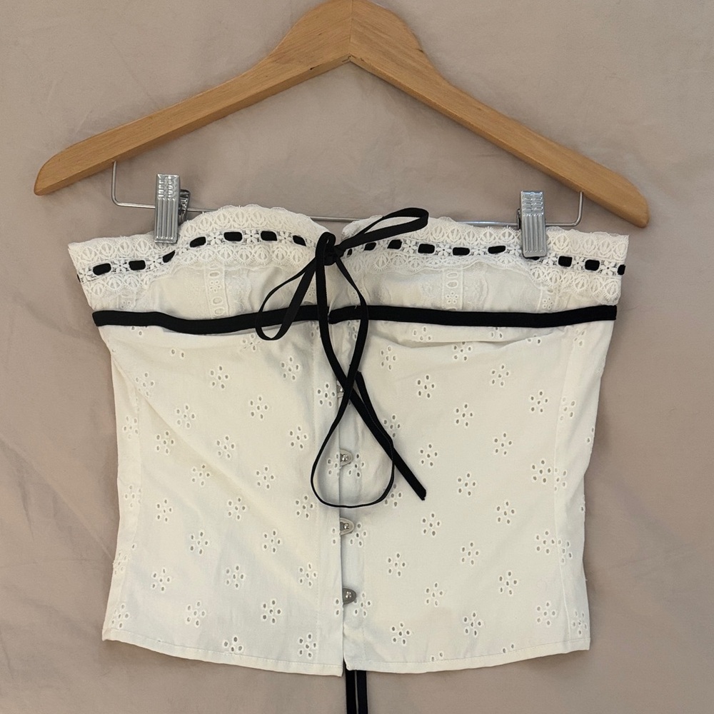 With Jean Sabrin White Eyelet Corset Top w/ Black Ribbon - Picture 3 of 6
